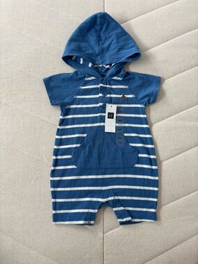 | NWT | Baby Gap | Hooded Short-Sleeve Romper size 3-6 months